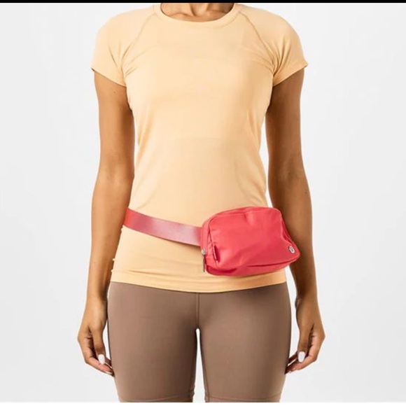 Lululemon Everywhere Belt Bag 1L - Picture 5 of 7